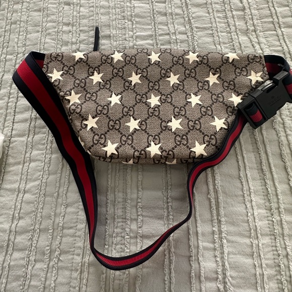 GG Supreme Monogram Stars Childrens Belt Bag - Picture 5 of 7